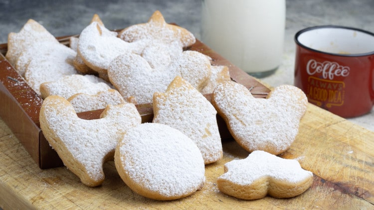Frollini semplici, ricetta per i biscotti di frolla fatti in casa  --- (Fonte immagine: https://cdn.cook.stbm.it/thumbnails/ricette/145/145053/hd750x421.jpg)
