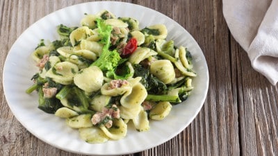 Pasta con cime di rapa e salsiccia