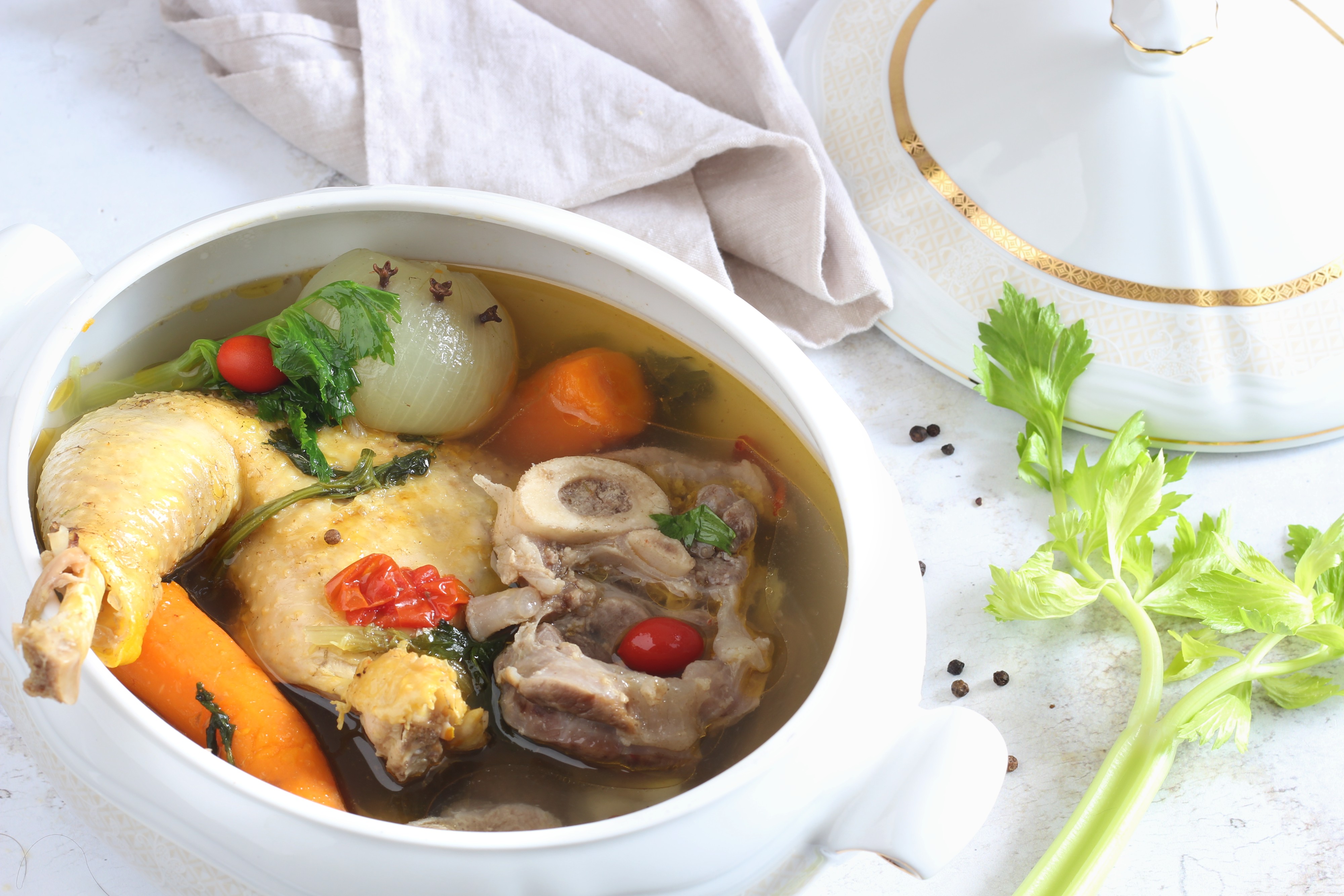 Brodo di pollo: la ricetta classica come una volta | Cookaround