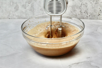 grosso contenitore per liquidi con collo lungo e stretto Spumone al caffè