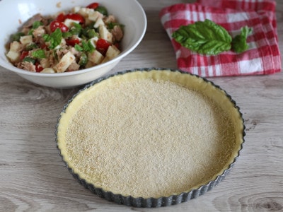 Torta salata con tonno e olive