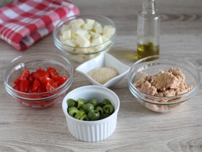 Torta salata con tonno e olive