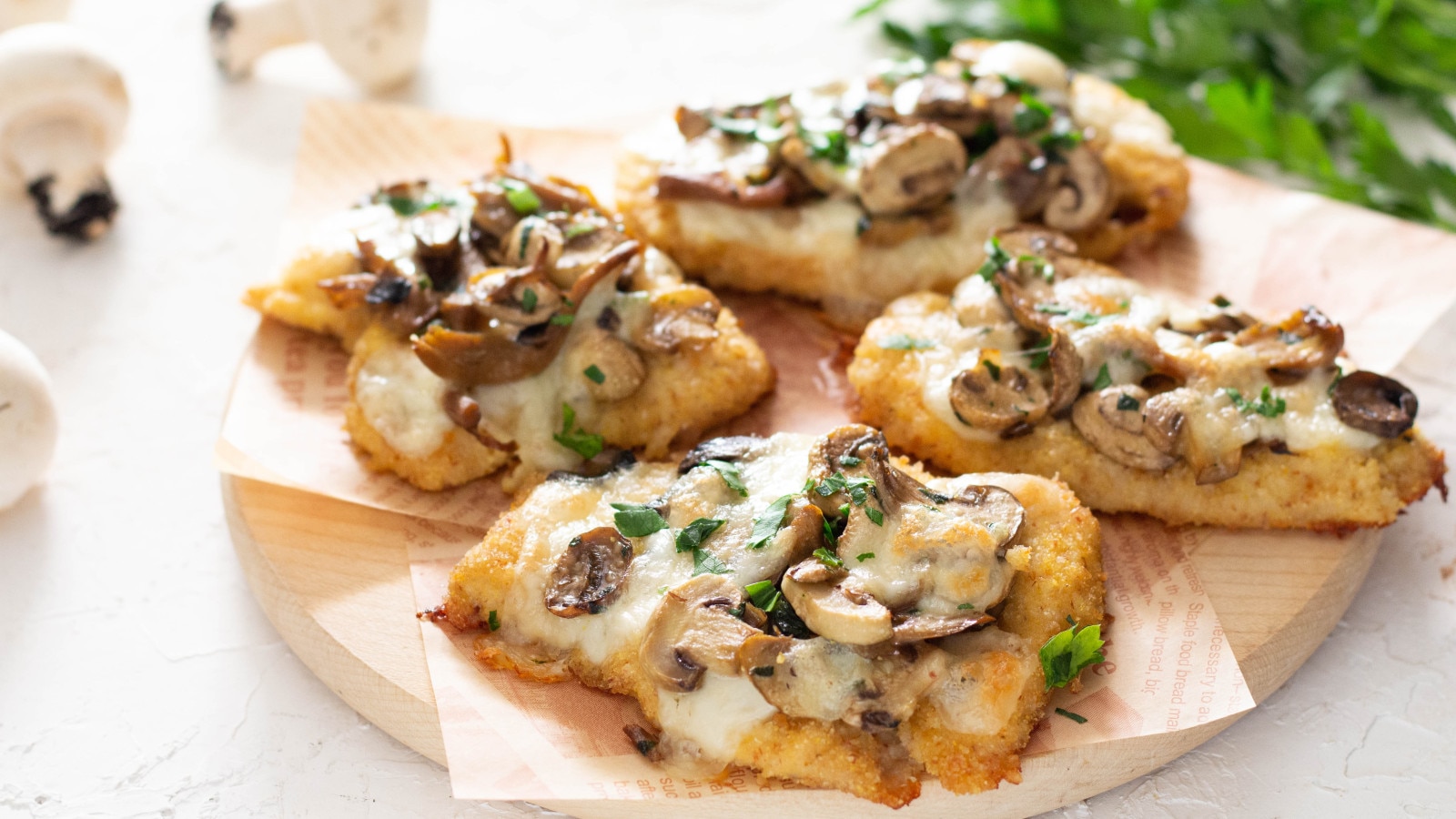 Cotolette di pollo con funghi e mozzarella