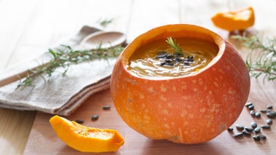 BeliceWeb.it - Zucca ripiena di vellutata: ricetta vegetariana cremosa e gustosa