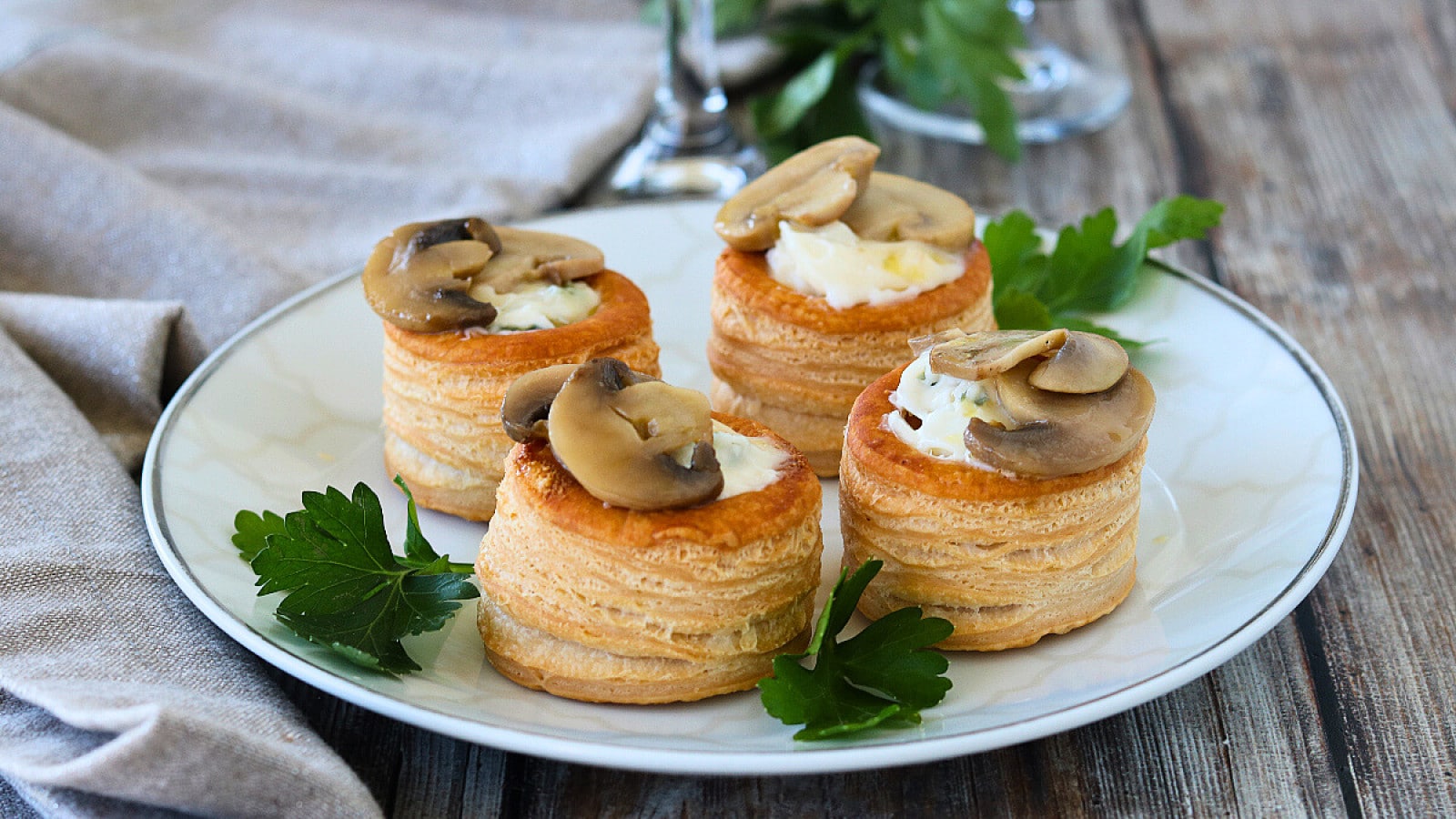 Vol-au-vent con gorgonzola e funghi