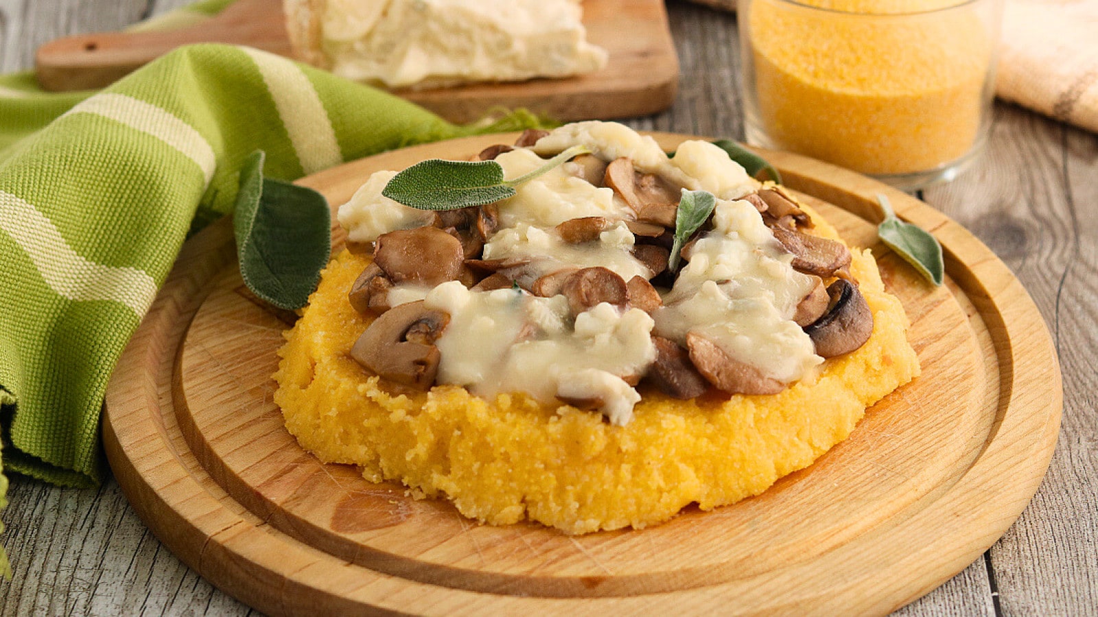 Polenta con gorgonzola e funghi