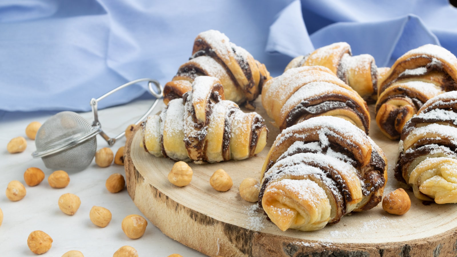 Cornetti alla Nutella in friggitrice ad aria pronti in pochi minuti.