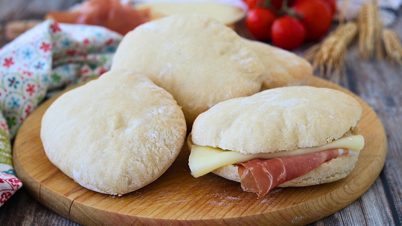 Pane arabo morbido fatto in casa: la ricetta facile e veloce