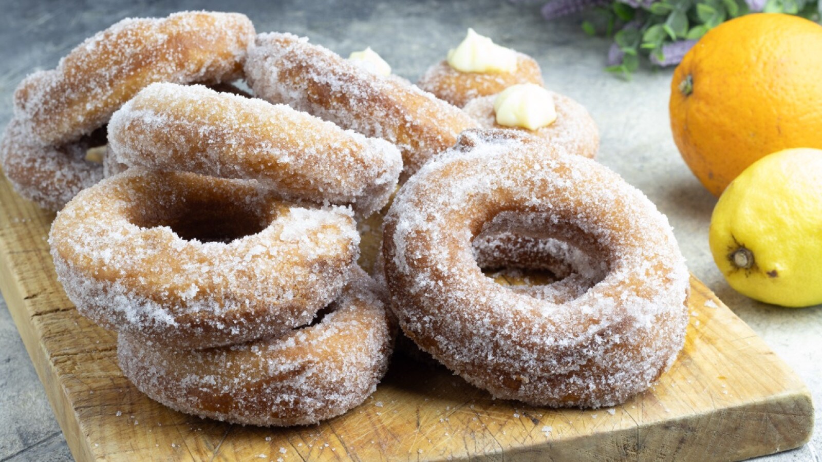 Ciambelle fritte soffici e irresistibili: la ricetta perfetta per dolci momenti