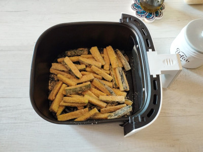 Stick di zucchine in friggitrice ad aria: ricetta croccante e veloce ...