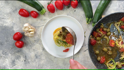 Spaghetti di zucchine: ricetta veloce e leggera | Cookaround