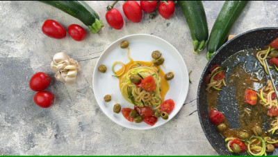 Spaghetti di zucchine: ricetta veloce e leggera | Cookaround