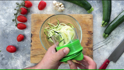 Spaghetti di zucchine: ricetta veloce e leggera | Cookaround