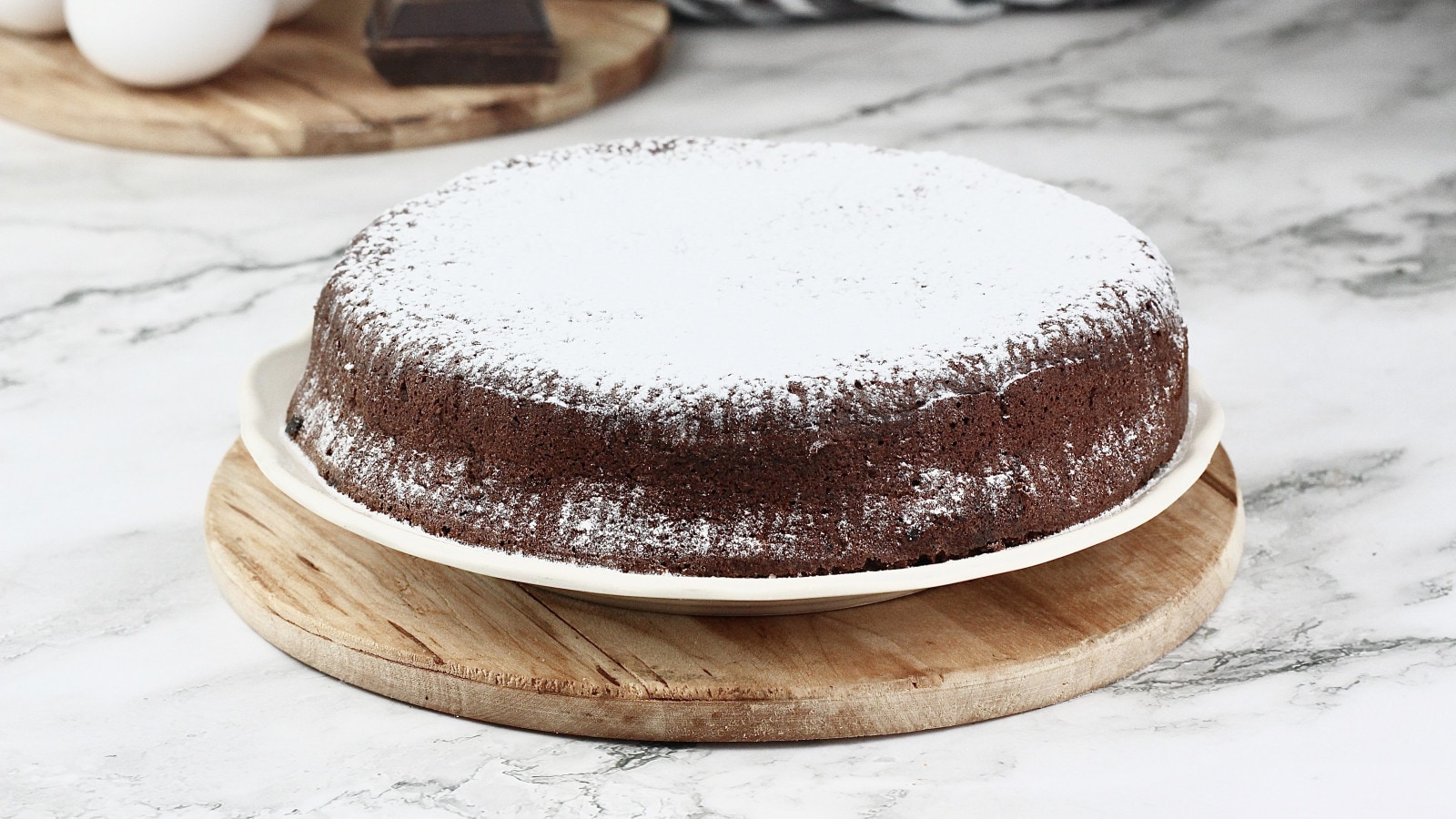 Torta al cioccolato con 2 ingredienti: il dolce più facile e goloso!