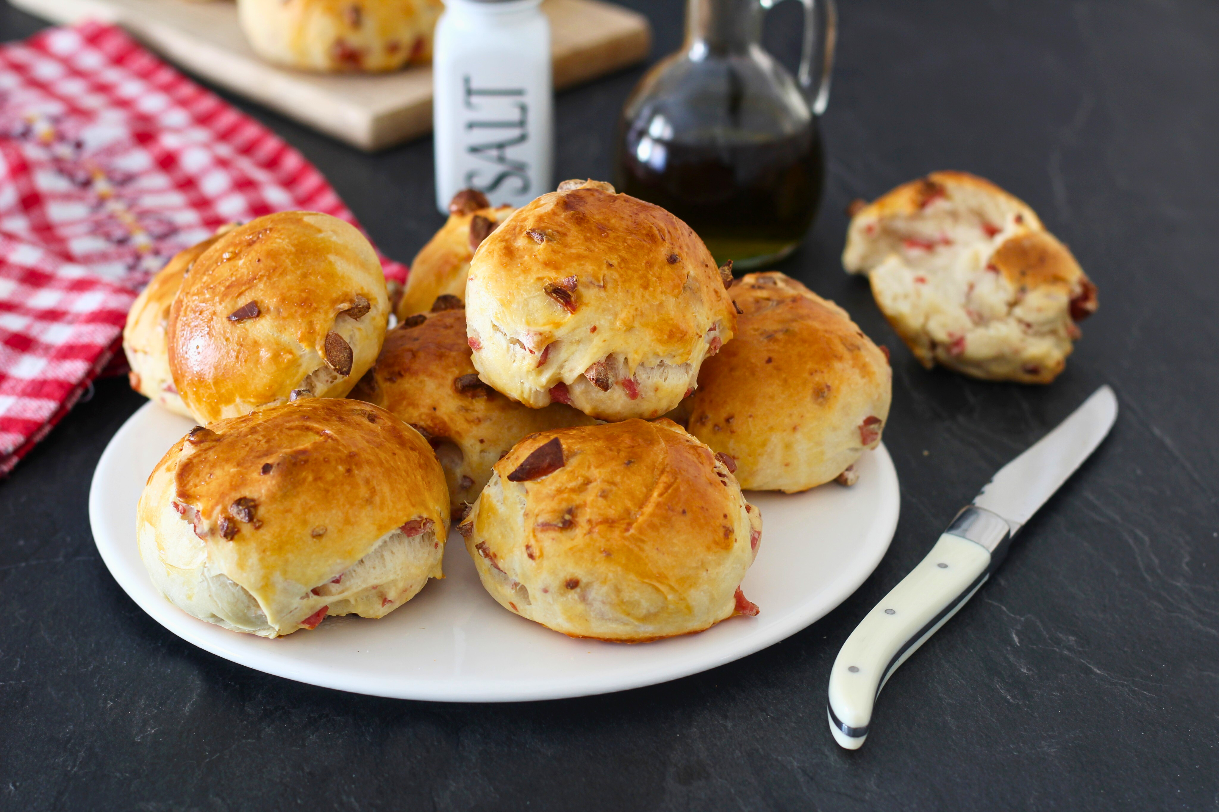 Rollò con Wurstel: la Ricetta Originale Siciliana | Cookaround