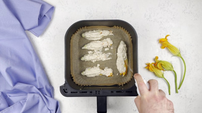 Fiori di Zucca in Friggitrice ad Aria: Croccanti e Leggeri e facili ...