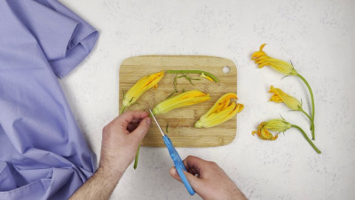 Fiori di Zucca in Friggitrice ad Aria: Croccanti e Leggeri e facili ...