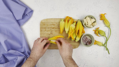 Fiori di Zucca in Friggitrice ad Aria: Croccanti e Leggeri e facili ...