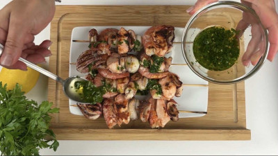 Spiedini di pesce: la ricetta facile per griglia e forno | Cookaround