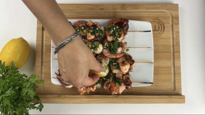 Spiedini di pesce: la ricetta facile per griglia e forno | Cookaround