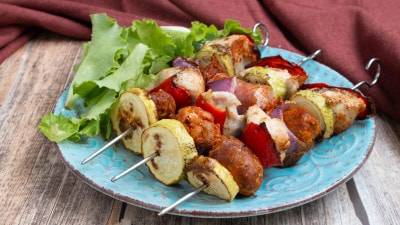 Spiedini di carne in friggitrice ad aria