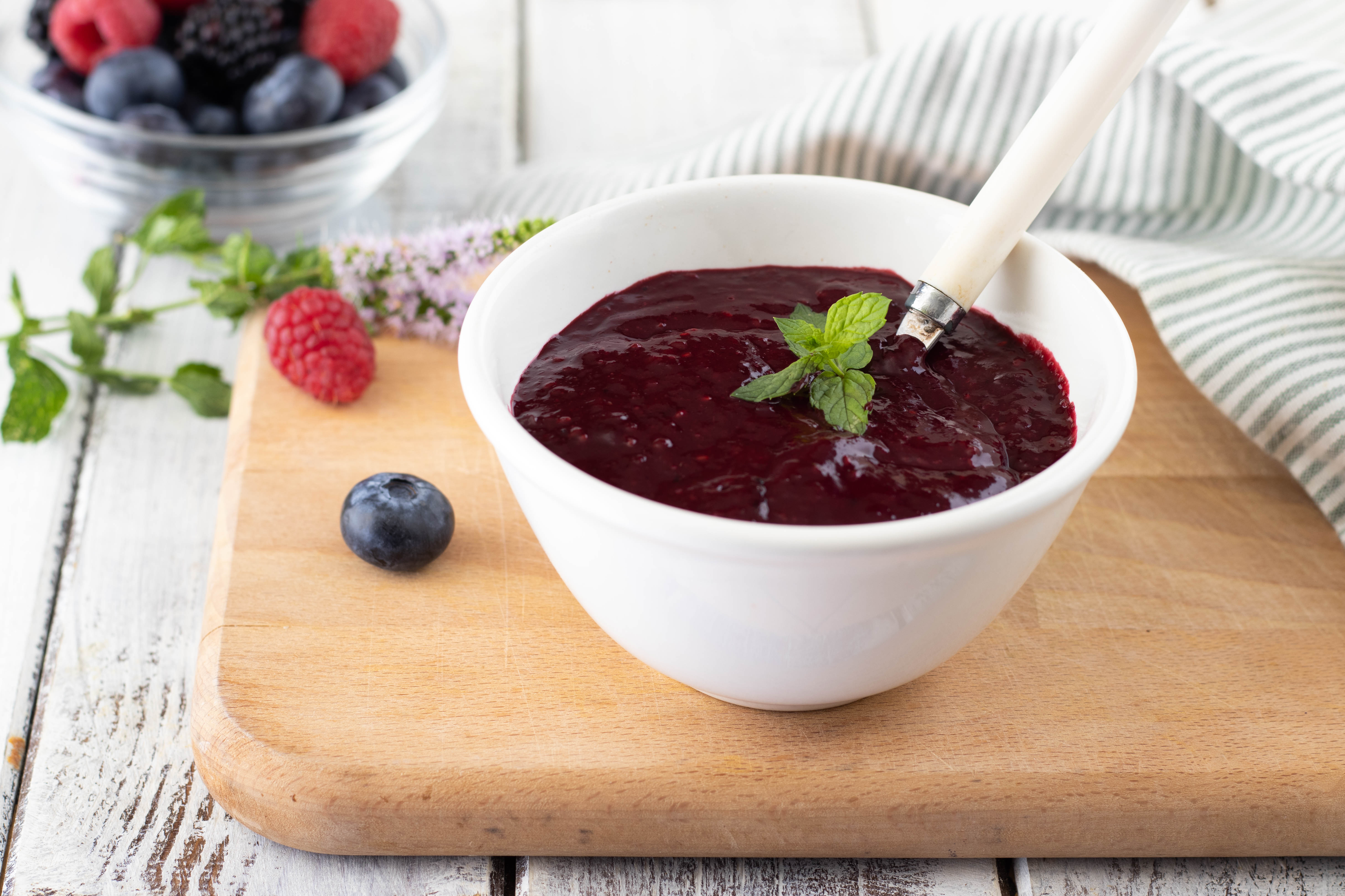 Scaloppine di maiale ai frutti di bosco: ricetta facile | Cookaround