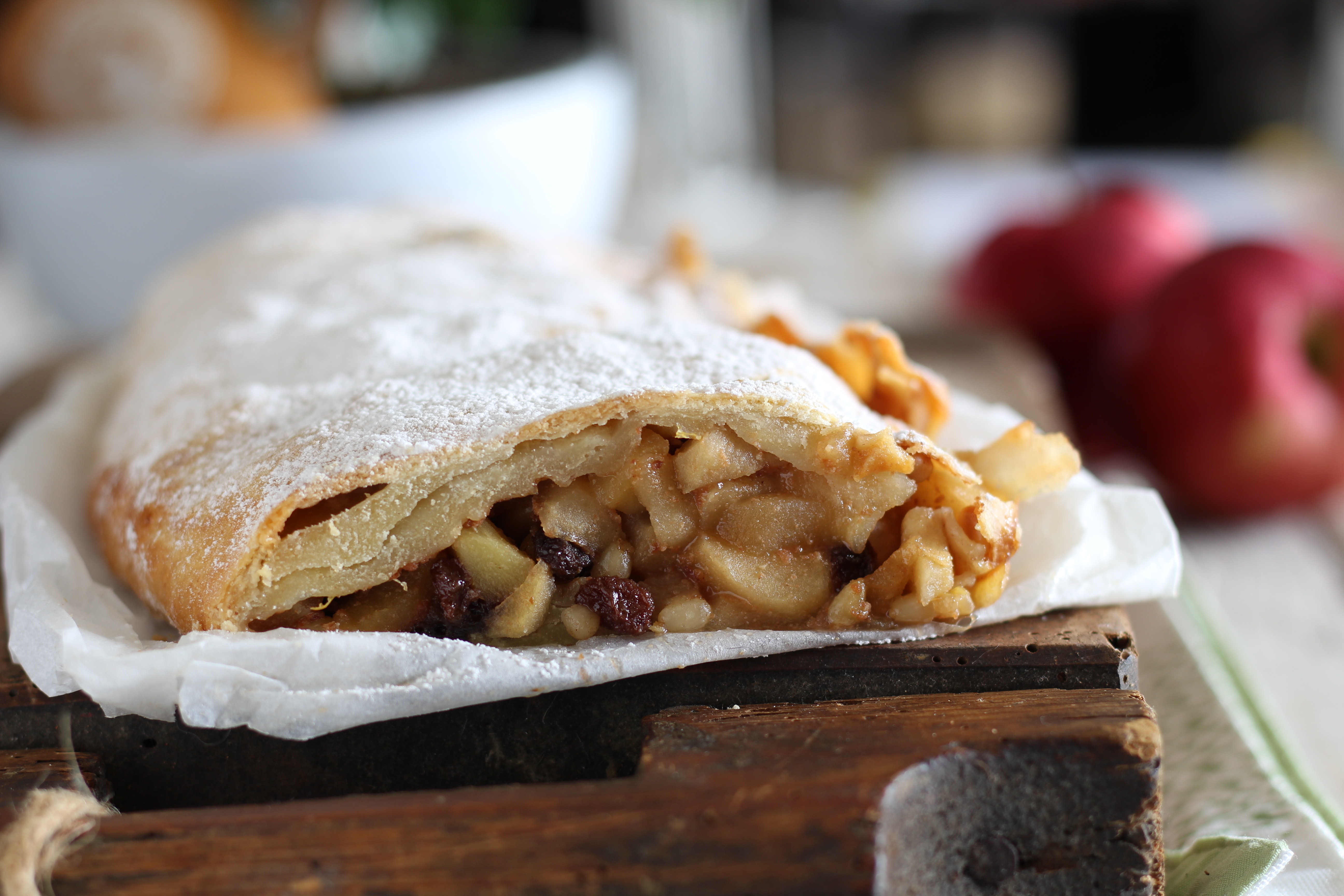 strudel di mele e noci con pasta sfoglia