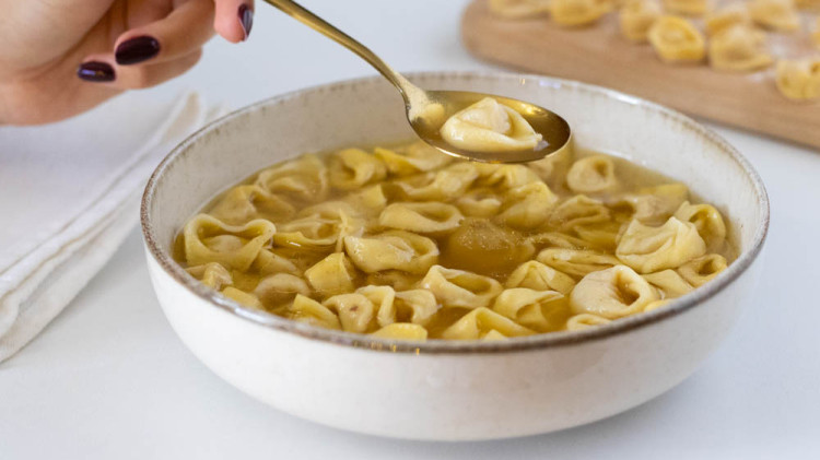 Tortellini in brodo: la ricetta tradizionale per un ripieno perfetto