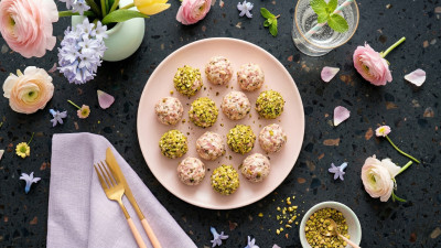 Tartufini salati ricotta e mortadella