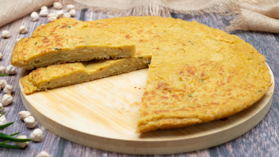 Schiacciata di ceci in padella croccante e veloce