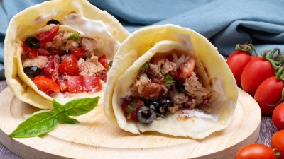 Cono Croccante di Piadina con Tonno e Pomodorini