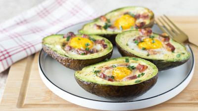 Avocado con Uovo al Forno e Pancetta: Il Brunch Proteico Perfetto