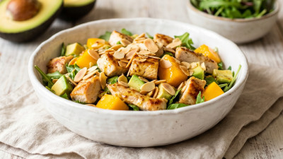 Insalata fresca di pollo e mango