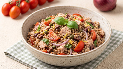 Grano saraceno mediterraneo con tonno