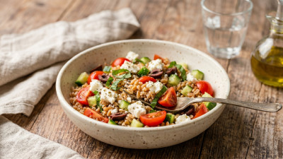 Farro freddo con pomodorini e feta