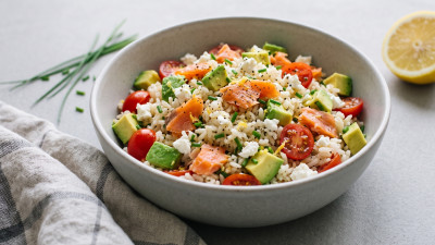 Insalata di riso con salmone
