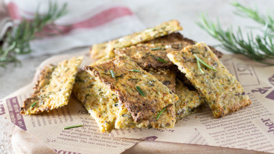 Crackers Croccanti con Scarti Vegetali dell'Estrattore