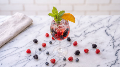 Spritz analcolico ai frutti rossi
