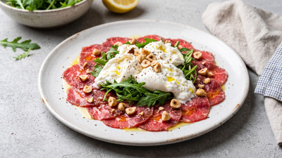 Carpaccio di manzo e burrata