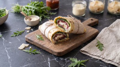 Piadina arrotolata bresaola e stracciatella