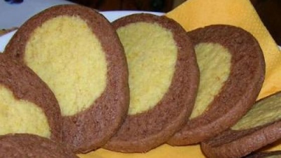 Biscotti bicolore all' arancia e cioccolato