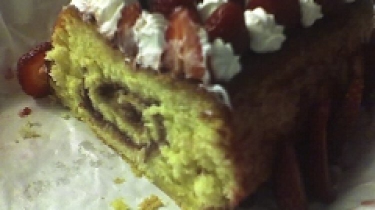 Rotolo di fragole con sorpresa
