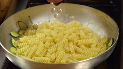 Fusilli con zucchine e porri mantecati al brie | Cookaround