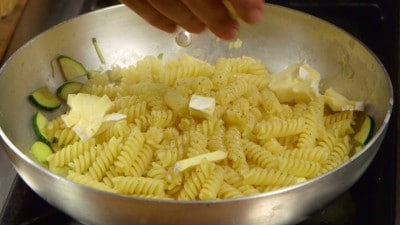 Fusilli con zucchine e porri mantecati al brie | Cookaround