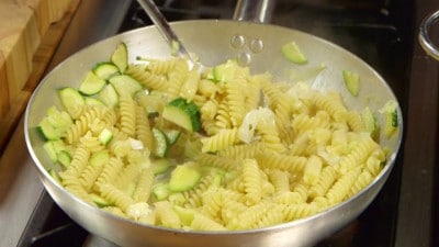 Fusilli con zucchine e porri mantecati al brie | Cookaround