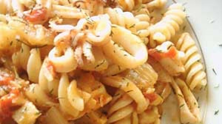 Fusilli con finocchi e calamaretti all'aroma di aneto