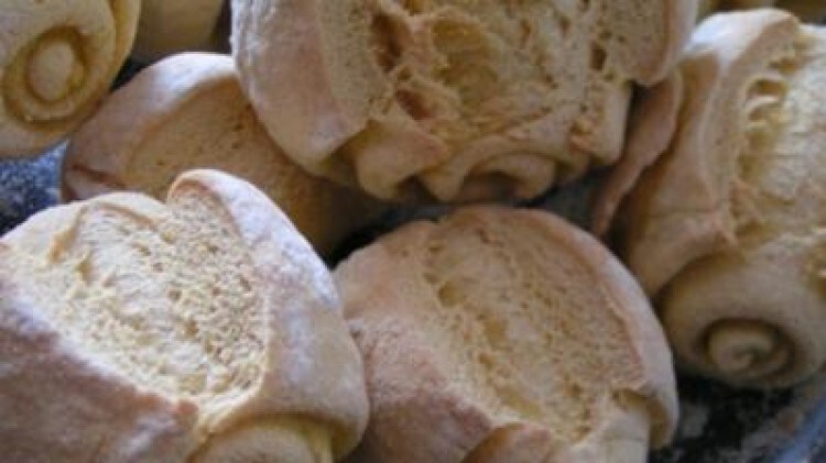Pane giallo a forma di mantovanine