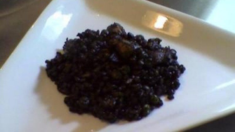 5 cereali al nero con calamari e piselli