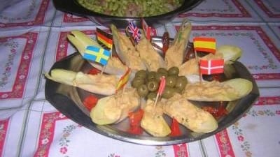 Barchette di belga con mousse di tonno