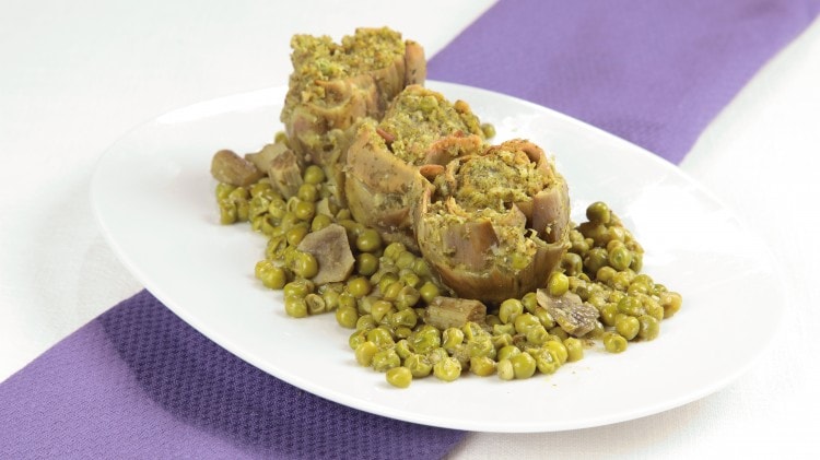 Carciofi con farcia aromatica su letto di piselli